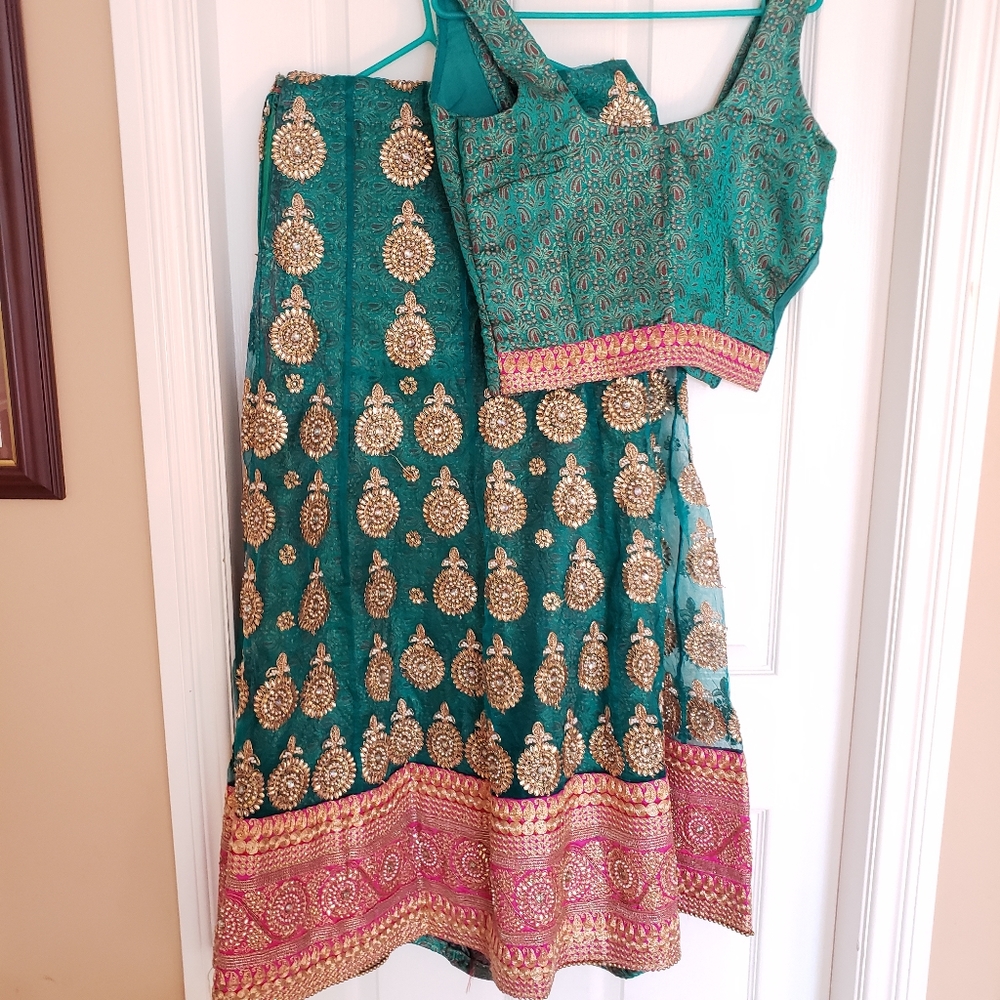 NEW - Teal And Hot Pink Lengha